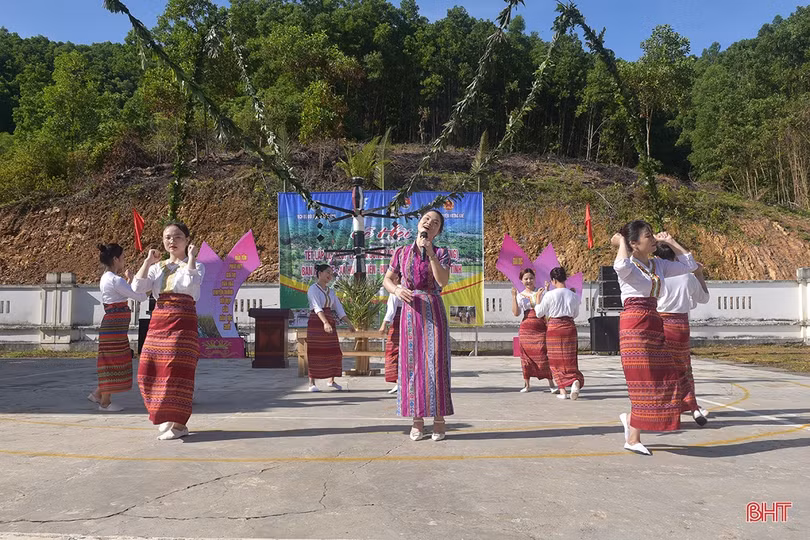 Lãnh đạo tỉnh chung vui ngày hội Tết Lấp lỗ với đồng bào dân tộc Chứt