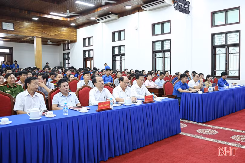 Lãnh đạo thành phố Hà Tĩnh đối thoại với đoàn viên, thanh niên