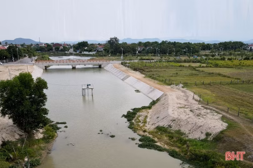 Cầu xây xong, ruộng thiếu nước!