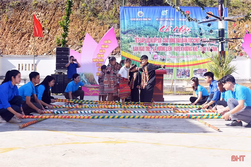 Lãnh đạo tỉnh chung vui ngày hội Tết Lấp lỗ với đồng bào dân tộc Chứt