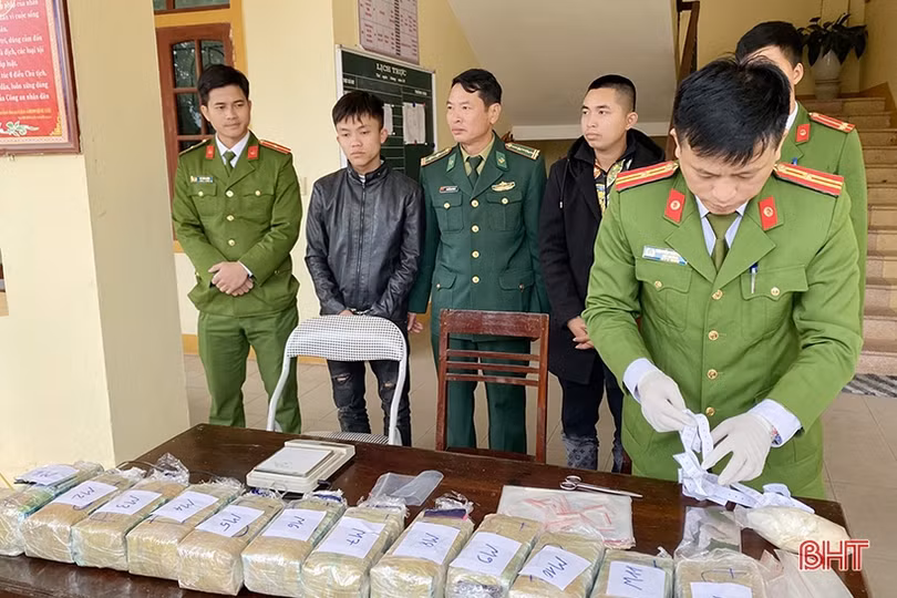 Noi gương Bác, cán bộ, chiến sĩ Ðồn Biên phòng Hương Quang “học đi đôi với làm”