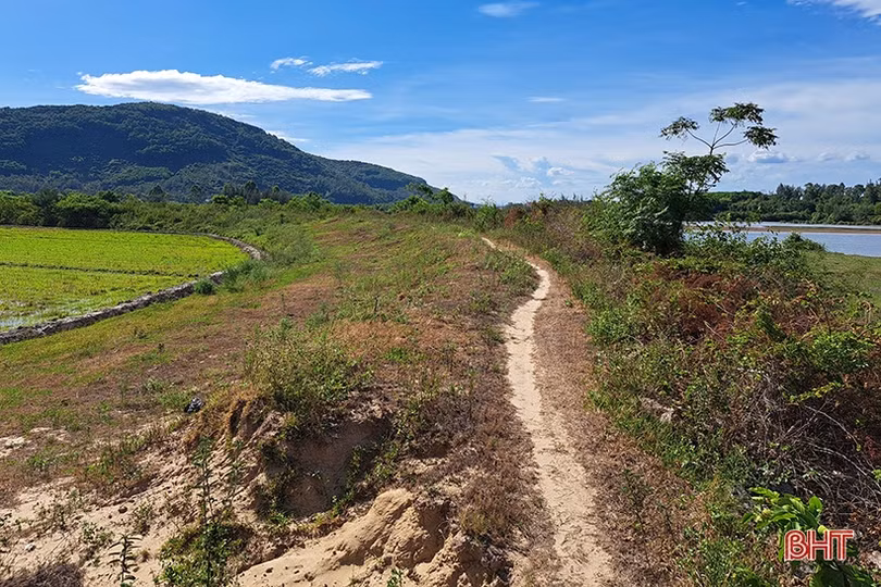 Nỗi lo mất an toàn tuyến đê ngăn mặn ở Nghi Xuân
