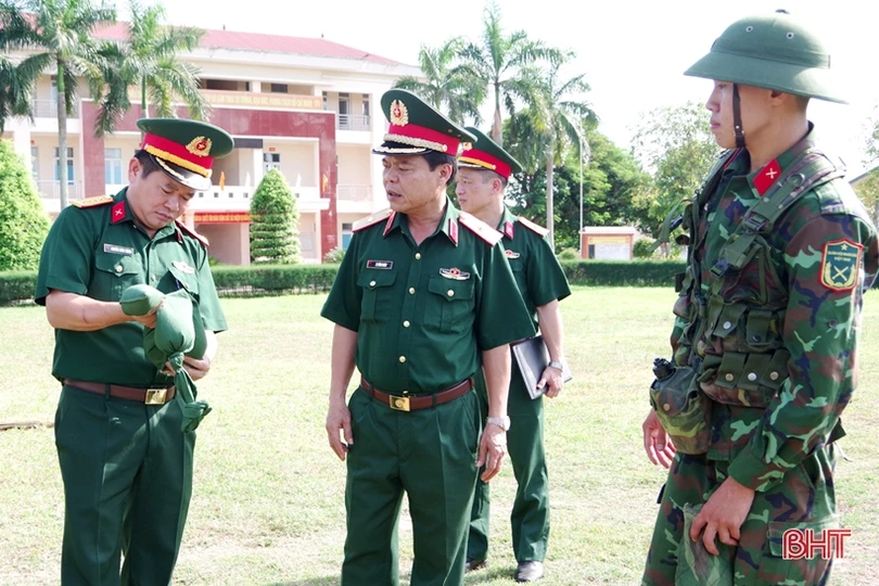 Thiếu tướng Lê Hồng Nhân kiểm tra công tác sẵn sàng chiến đấu tại Trung đoàn 841