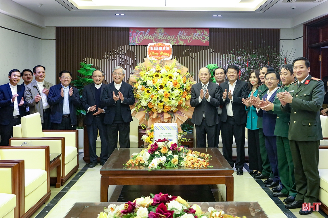 Tòa Giám mục Giáo phận Hà Tĩnh chúc tết Đảng bộ và Nhân dân tỉnh nhà