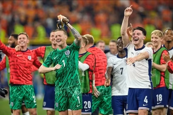 World Cup 2026: Khi người lao động "xứ sương mù" mất ngủ