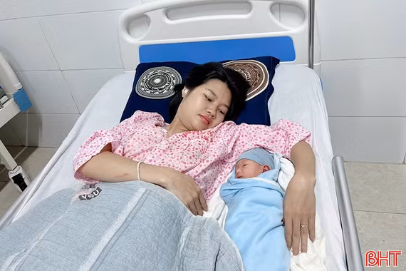 Báo động đỏ toàn viện, cấp cứu thành công mẹ con sản phụ