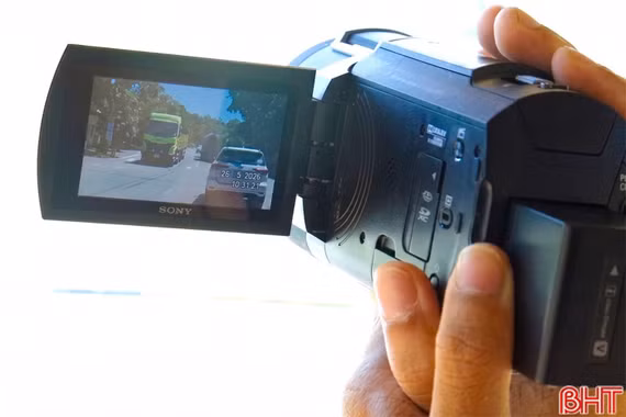 CSGT Hà Tĩnh dùng ô tô "hóa trang" quay video vi phạm giao thông