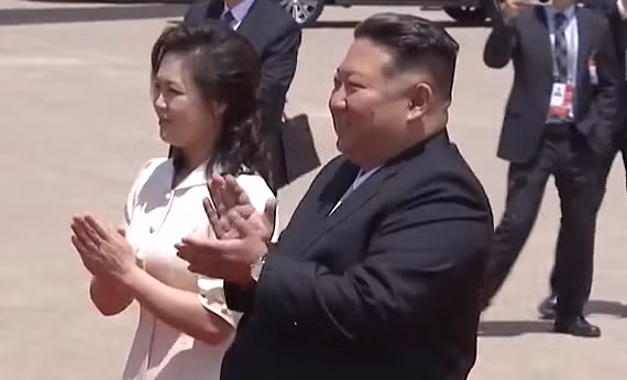 Ông Kim Jong-un ra sân bay đón ông Tập Cận Bình