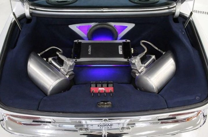 Ngắm nhìn BMW 2800 CS được phục hồi ấn tượng có giá 1,36 tỷ đồng