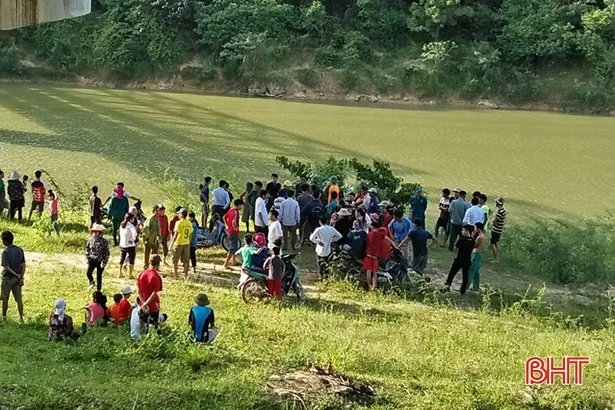 Rủ nhau đi tắm sau liên hoan lớp, nam sinh đuối nước tại đập Khe Út
