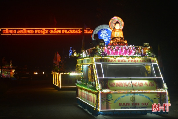 Hàng ngàn người dự Đại lễ Phật đản năm 2018 ở Hà Tĩnh