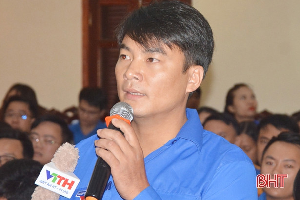 Bí thư Tỉnh ủy Lê Đình Sơn đối thoại với tuổi trẻ Hà Tĩnh