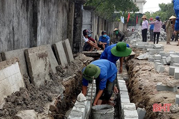 Hơn 200 ĐVTN Thạch Hà ra quân chiến dịch tình nguyện hè
