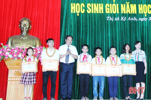 Thị xã Kỳ Anh vinh danh 232 học sinh giỏi