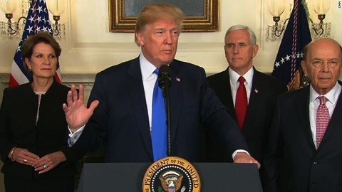 Ông Trump đang phát động một cuộc chiến tranh thương mại toàn cầu như thế nào?