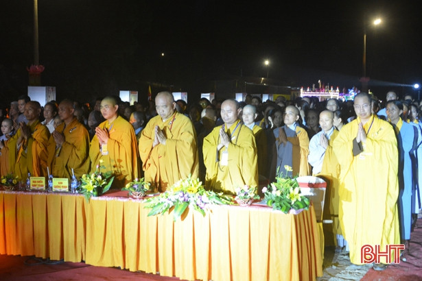 Hàng ngàn người dự Đại lễ Phật đản năm 2018 ở Hà Tĩnh