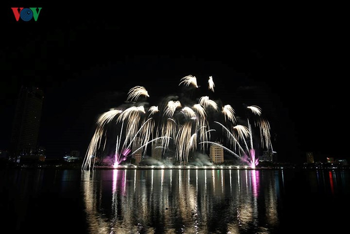 Mãn nhãn màn pháo hoa của nhà đương kim vô dịch Martarello bên sông Hàn