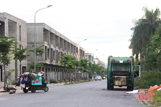 Bức xúc việc tập kết rác cạnh khu vui chơi hút nhất TP Hà Tĩnh