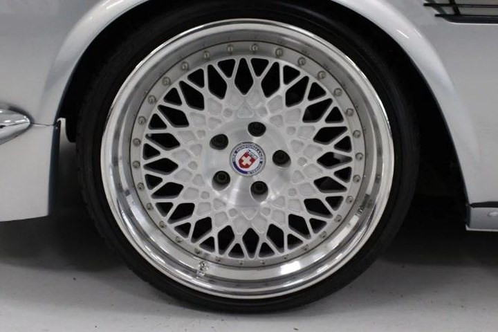 Ngắm nhìn BMW 2800 CS được phục hồi ấn tượng có giá 1,36 tỷ đồng