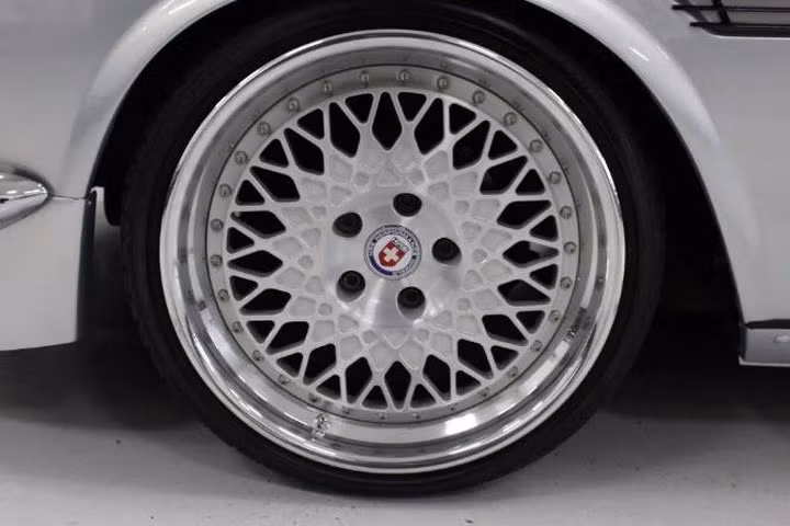 Ngắm nhìn BMW 2800 CS được phục hồi ấn tượng có giá 1,36 tỷ đồng