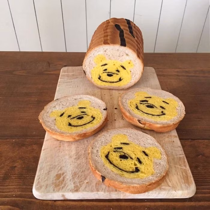 Bà mẹ Nhật đưa tranh vẽ vào lõi bánh mì