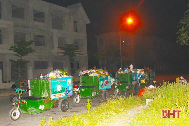 Bức xúc việc tập kết rác cạnh khu vui chơi hút nhất TP Hà Tĩnh