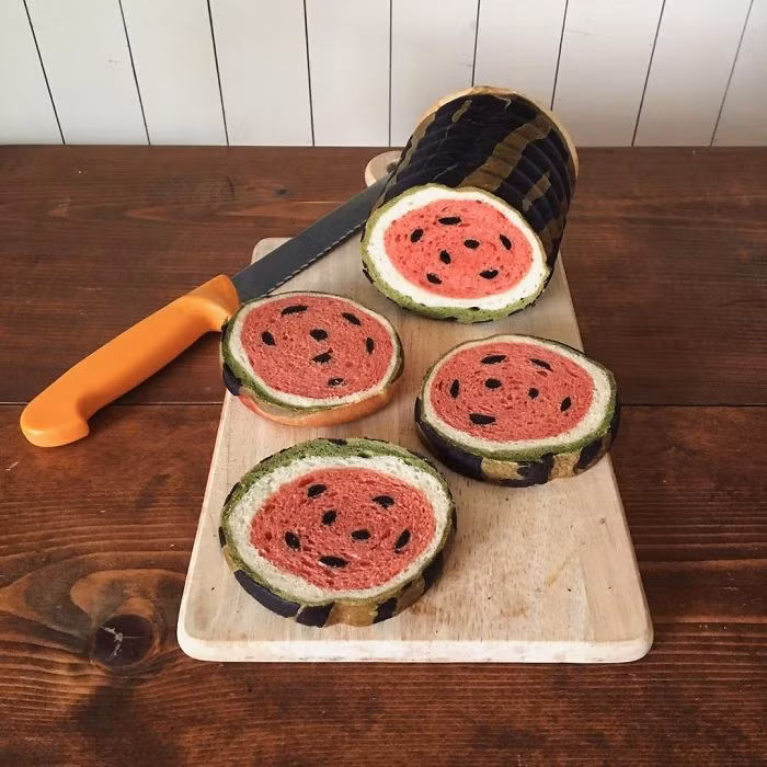 Bà mẹ Nhật đưa tranh vẽ vào lõi bánh mì