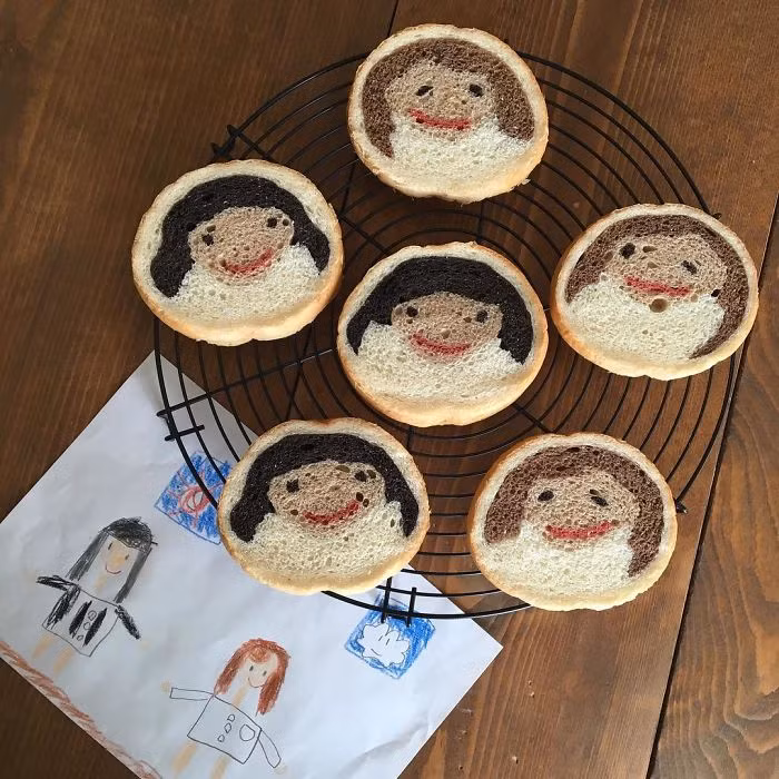 Bà mẹ Nhật đưa tranh vẽ vào lõi bánh mì