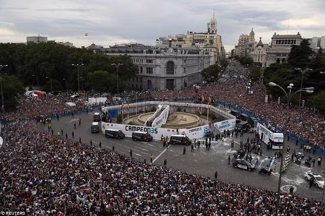 Biển người chào đón nhà vô địch Champions League Real Madrid