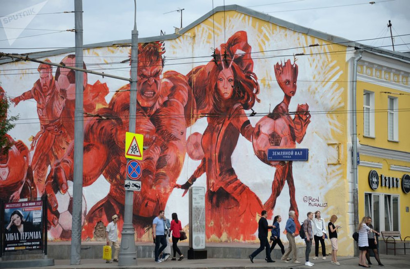 Nga khuấy động World Cup bằng tranh graffiti chủ đề bóng đá