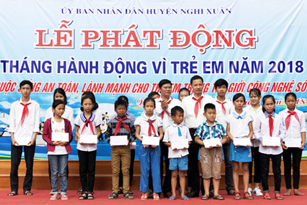Nhiều phần quà đến với trẻ em khó khăn dịp Tết Thiếu nhi