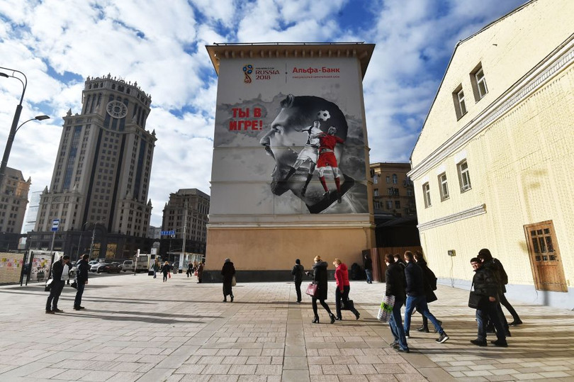 Nga khuấy động World Cup bằng tranh graffiti chủ đề bóng đá