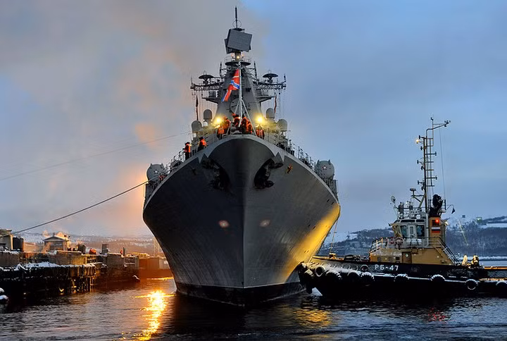 Ảnh: Đội hình tàu ngầm và tàu mặt nước của hạm đội Phương Bắc Nga