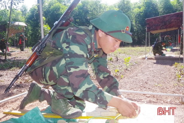 Xem chiến sỹ mới Trung đoàn 841 bắn súng AK, ném lựu đạn