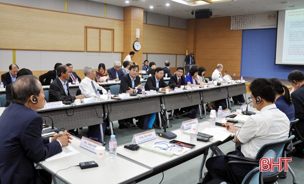 Đoàn Hà Tĩnh làm việc tại Viện phát triển Giáo dục Hàn Quốc