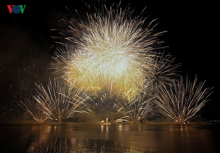 Mãn nhãn màn pháo hoa của nhà đương kim vô dịch Martarello bên sông Hàn