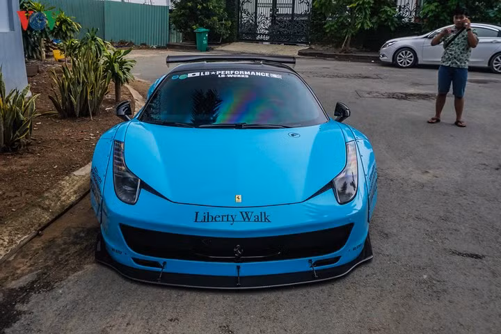 Liberty Walk Ferrari 458 Italia được chủ nhân chi 1 tỷ đồng để nâng cấp