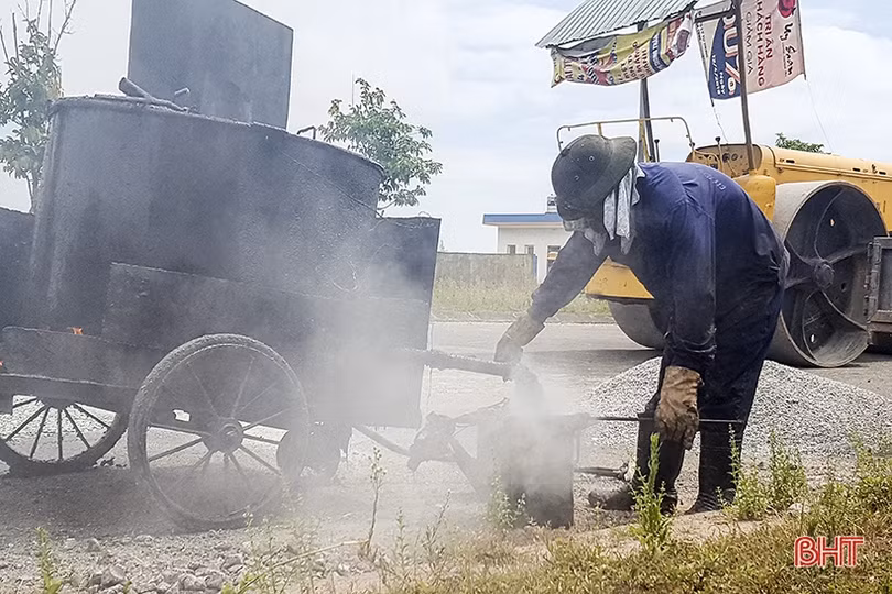 Lao động Hà Tĩnh nhọc nhằn mưu sinh dưới nắng đổ lửa