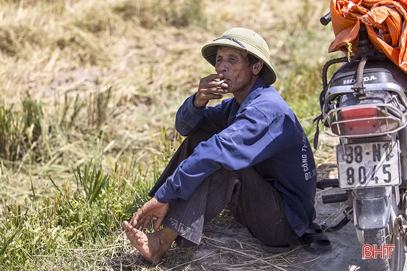 Lao động Hà Tĩnh nhọc nhằn mưu sinh dưới nắng đổ lửa