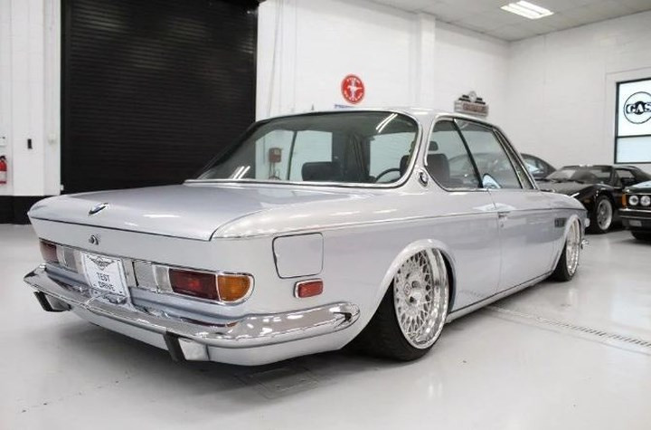 Ngắm nhìn BMW 2800 CS được phục hồi ấn tượng có giá 1,36 tỷ đồng