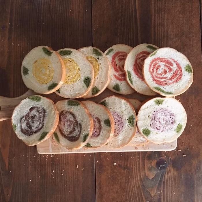 Bà mẹ Nhật đưa tranh vẽ vào lõi bánh mì