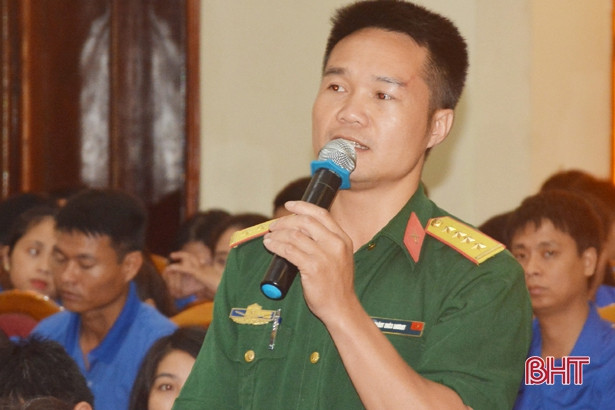 Bí thư Tỉnh ủy Lê Đình Sơn đối thoại với tuổi trẻ Hà Tĩnh