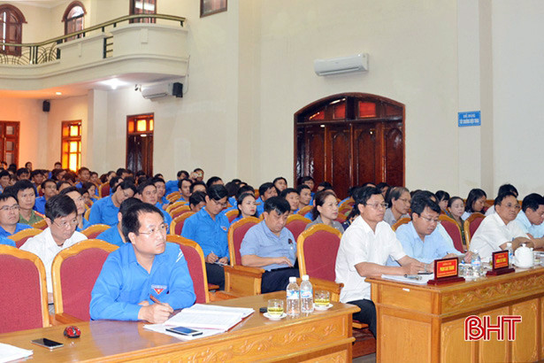 Bí thư Tỉnh ủy Lê Đình Sơn đối thoại với tuổi trẻ Hà Tĩnh