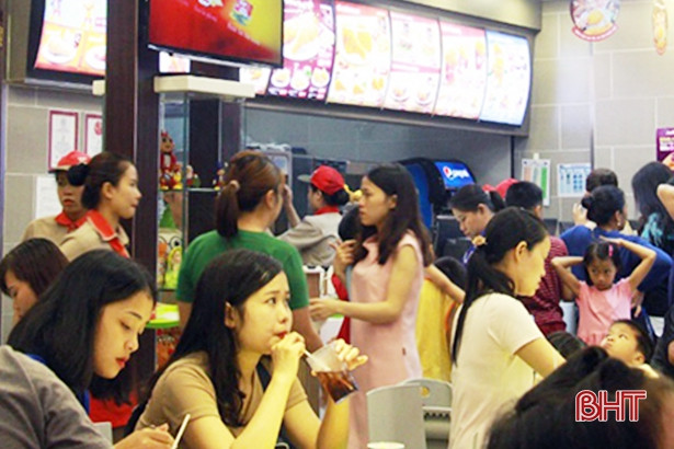 Đồ ăn nhanh - xu hướng ẩm thực mới của giới trẻ Hà Tĩnh