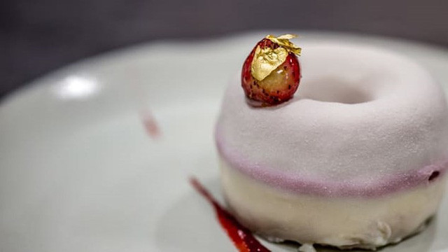 Khám phá nhà hàng chuyên dùng vàng để trang trí món ăn tại Dubai