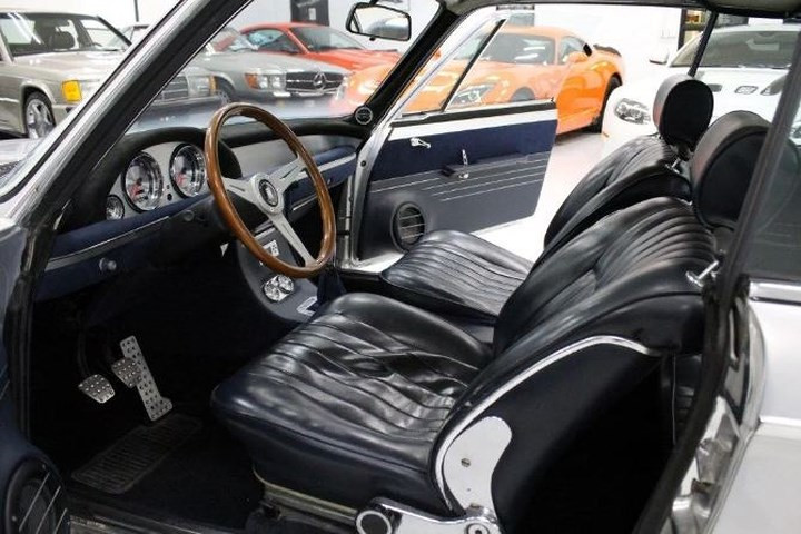 Ngắm nhìn BMW 2800 CS được phục hồi ấn tượng có giá 1,36 tỷ đồng