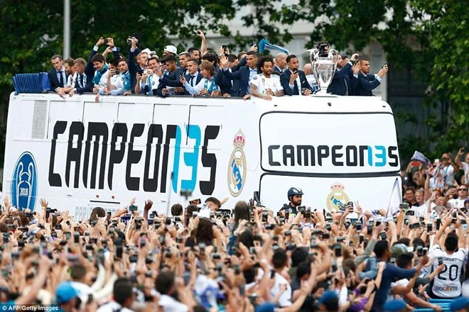 Biển người chào đón nhà vô địch Champions League Real Madrid