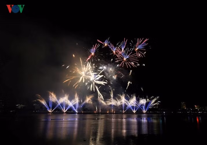 Mãn nhãn màn pháo hoa của nhà đương kim vô dịch Martarello bên sông Hàn