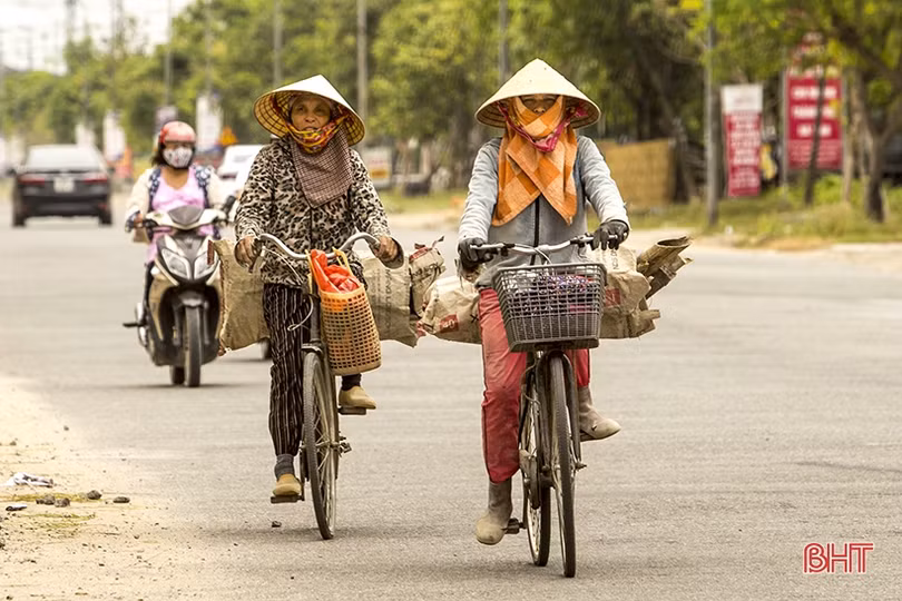 Lao động Hà Tĩnh nhọc nhằn mưu sinh dưới nắng đổ lửa