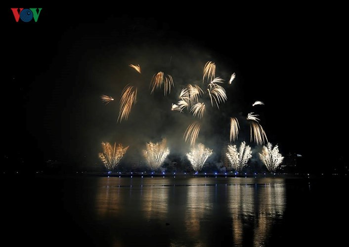 Mãn nhãn màn pháo hoa của nhà đương kim vô dịch Martarello bên sông Hàn